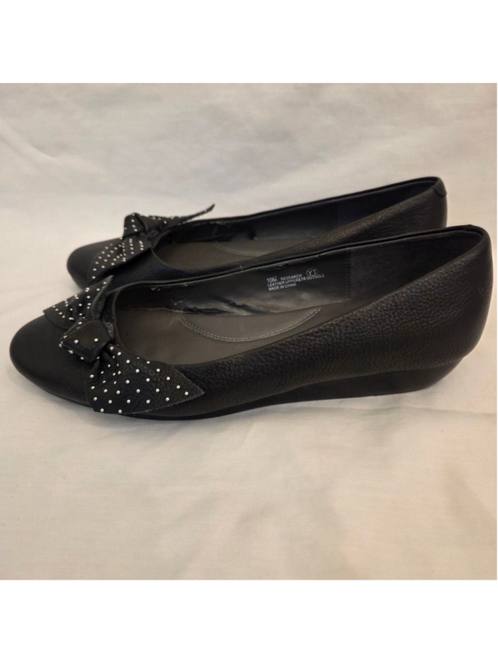 Aerosoles black leather flats with a bow size 10
